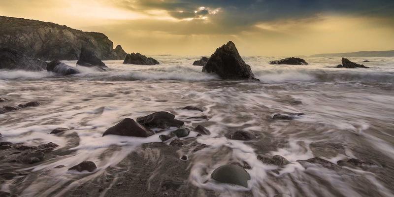 润泽晟豪商业地产的艺术赋能：公共艺术装置如何提升高端住宅价值与商业活力